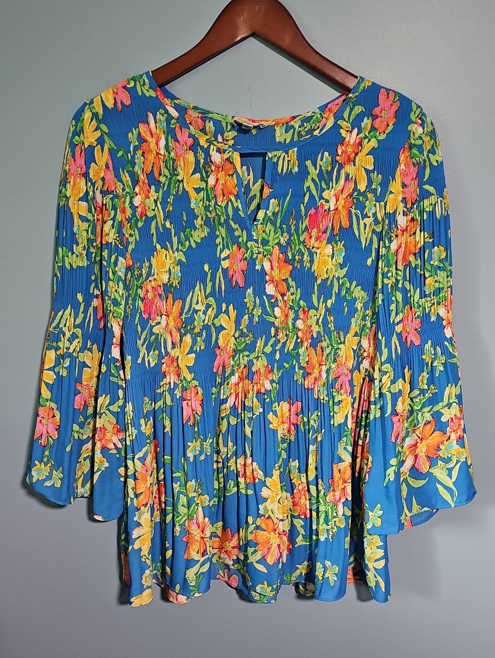 Floral & Ivy Blue Floral Pleated Women's Blouse With Bell Sleeves Size Large